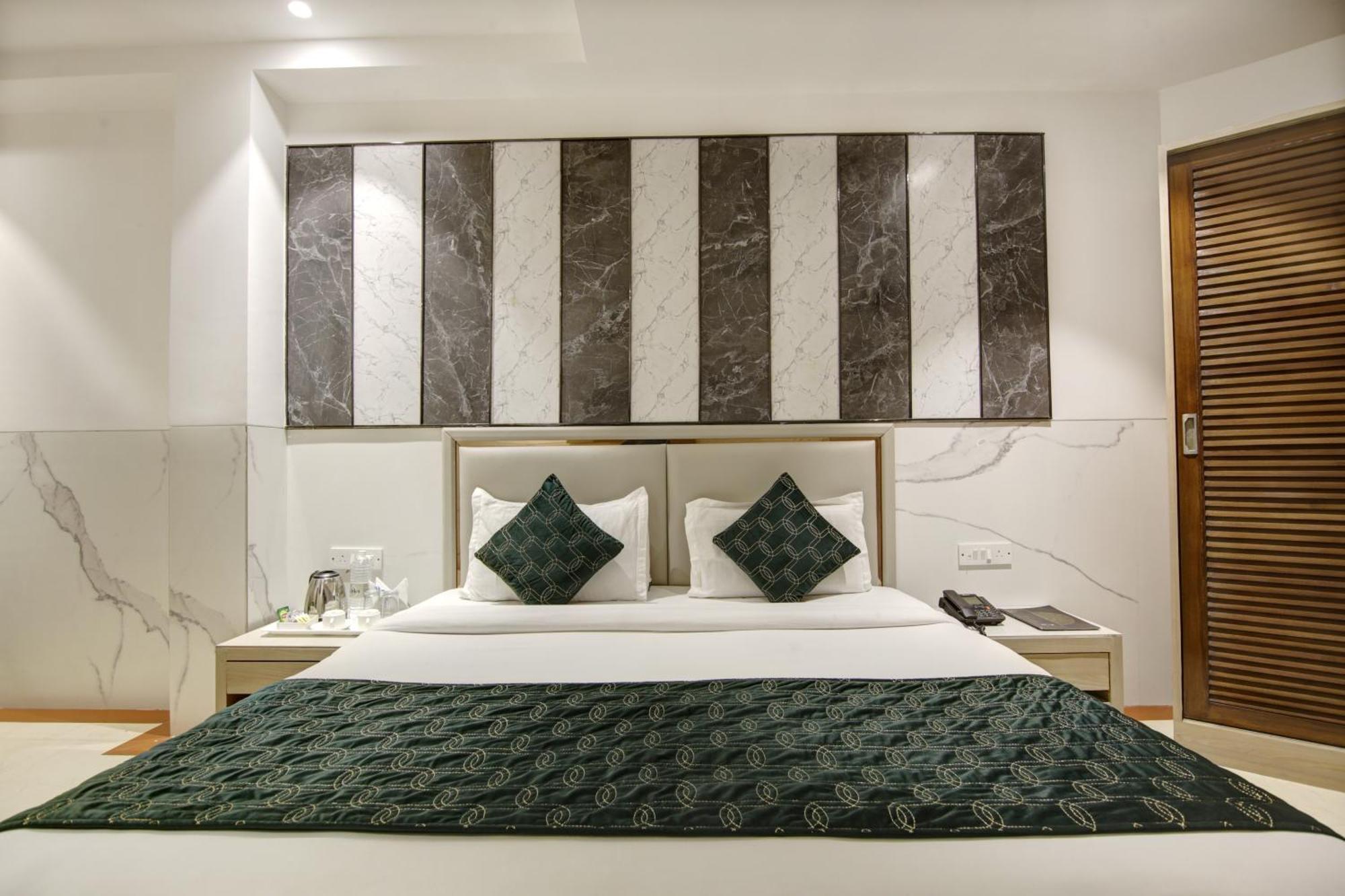 Hotel Transit International- Aerocity Delhi Airport Ню Делхи Екстериор снимка