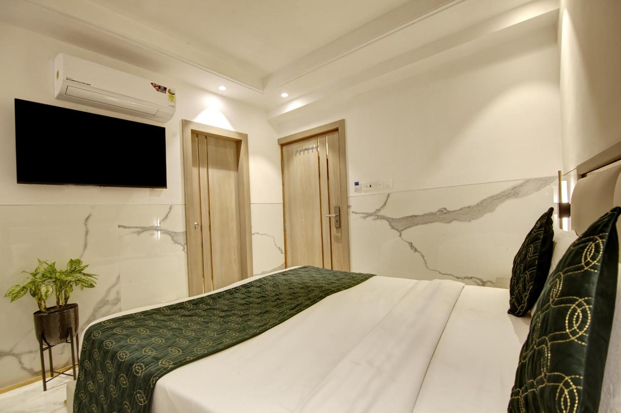 Hotel Transit International- Aerocity Delhi Airport Ню Делхи Екстериор снимка