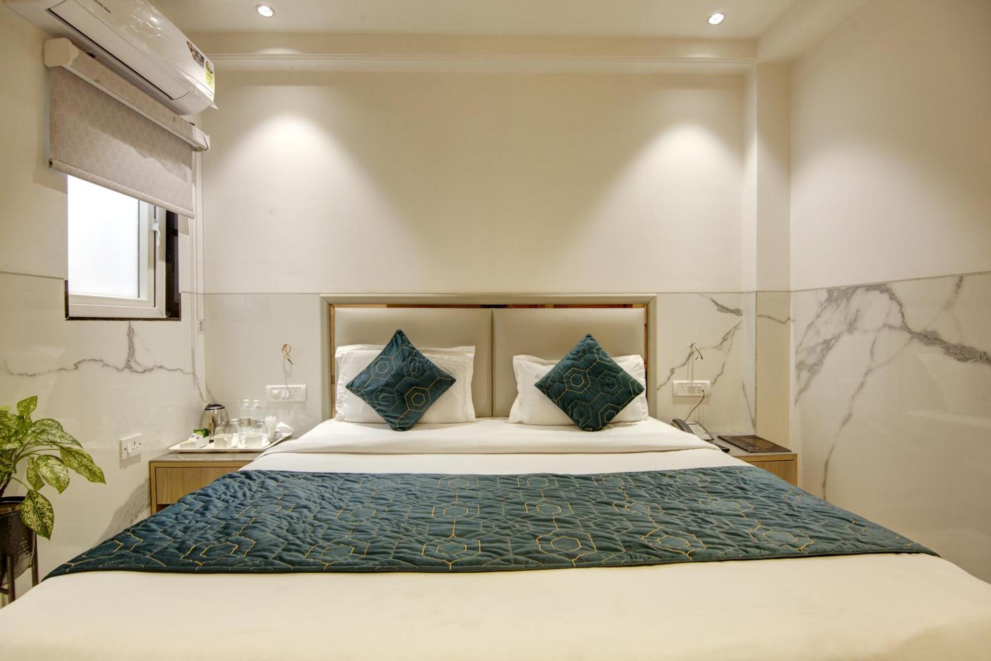 Hotel Transit International- Aerocity Delhi Airport Ню Делхи Екстериор снимка
