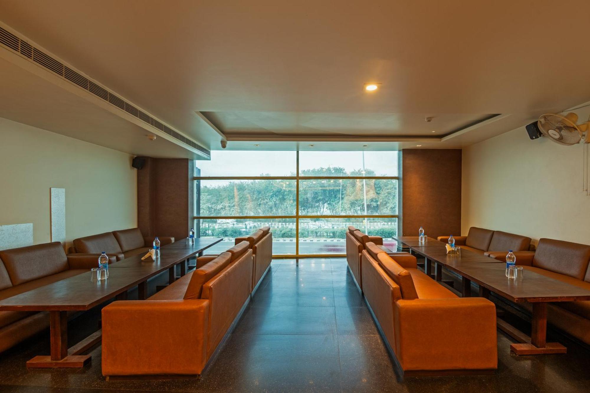 Hotel Transit International- Aerocity Delhi Airport Ню Делхи Екстериор снимка
